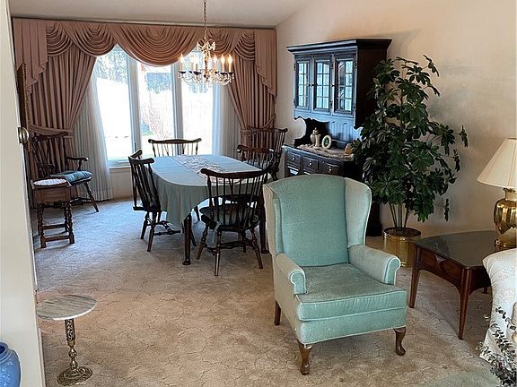 3rd image of 408 Countryside Ln