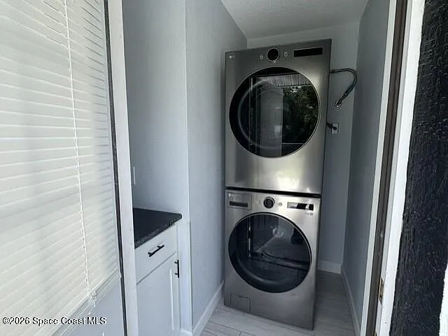 2137 Canterbury Ln — Photo 30