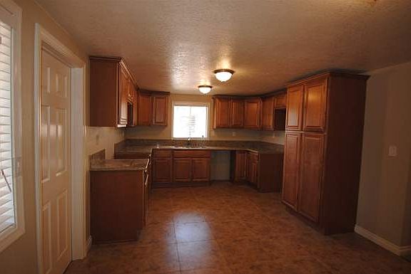4th image of 1618 W 51st St