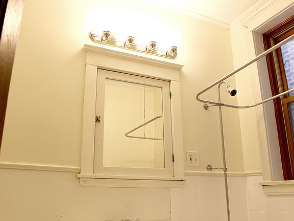 2nd image of 5443 S Kenwood Ave APT 3