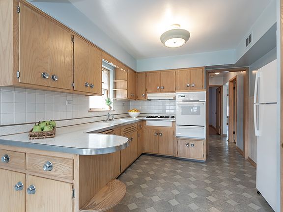 5th image of 5207 N Moody Ave