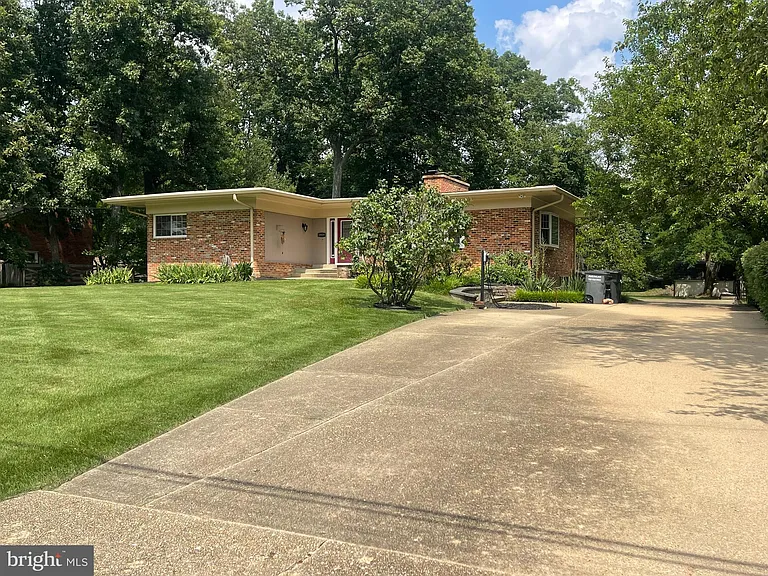 3909 Pineland St — Photo 3