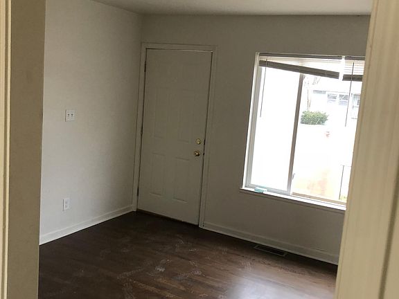 4th image of 22401 Strassburg Ave