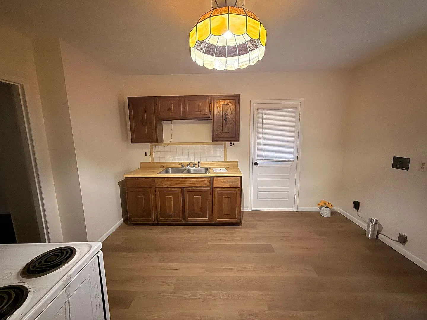 122 Hayward Ave — Photo 4