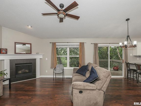 3rd image of 1438 N Zenith Ave