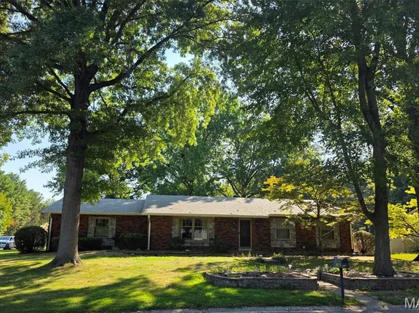 1240 Gloucester Dr, Edwardsville, IL 62025