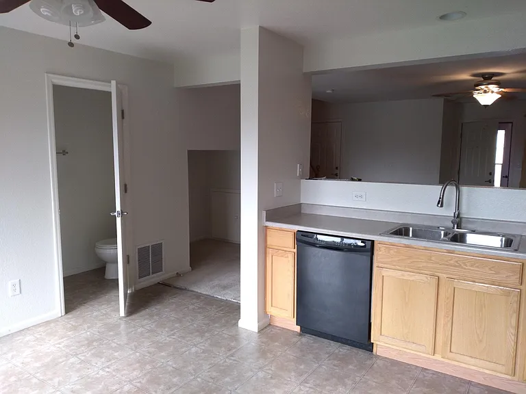 411 Smith Cir — Photo 4
