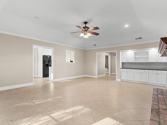 3rd image of 505 Bentley Ct