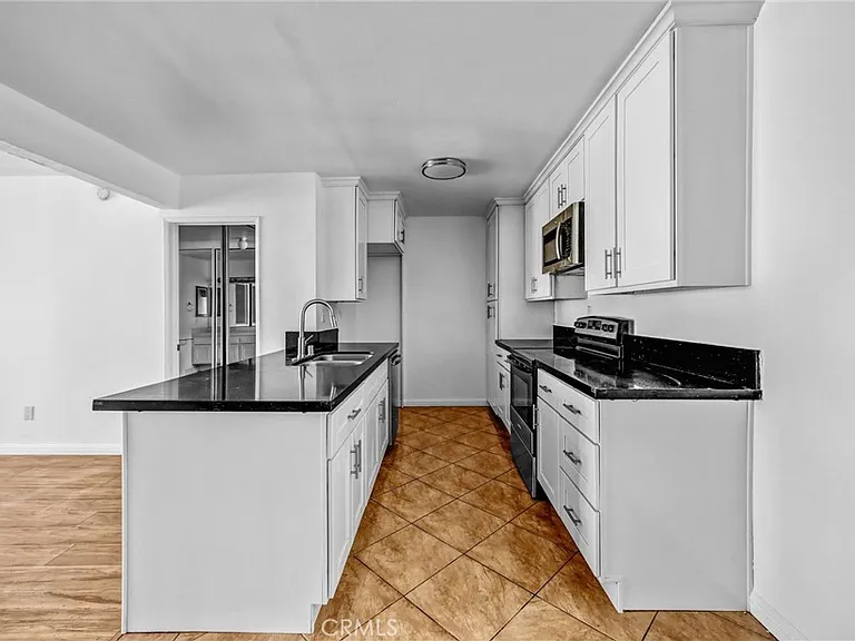 5334 Lindley Ave #319 — Photo 6
