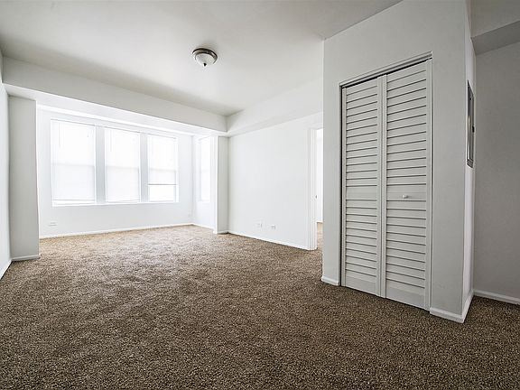 6715 S Dorchester Apartments Chicago Living Room_2