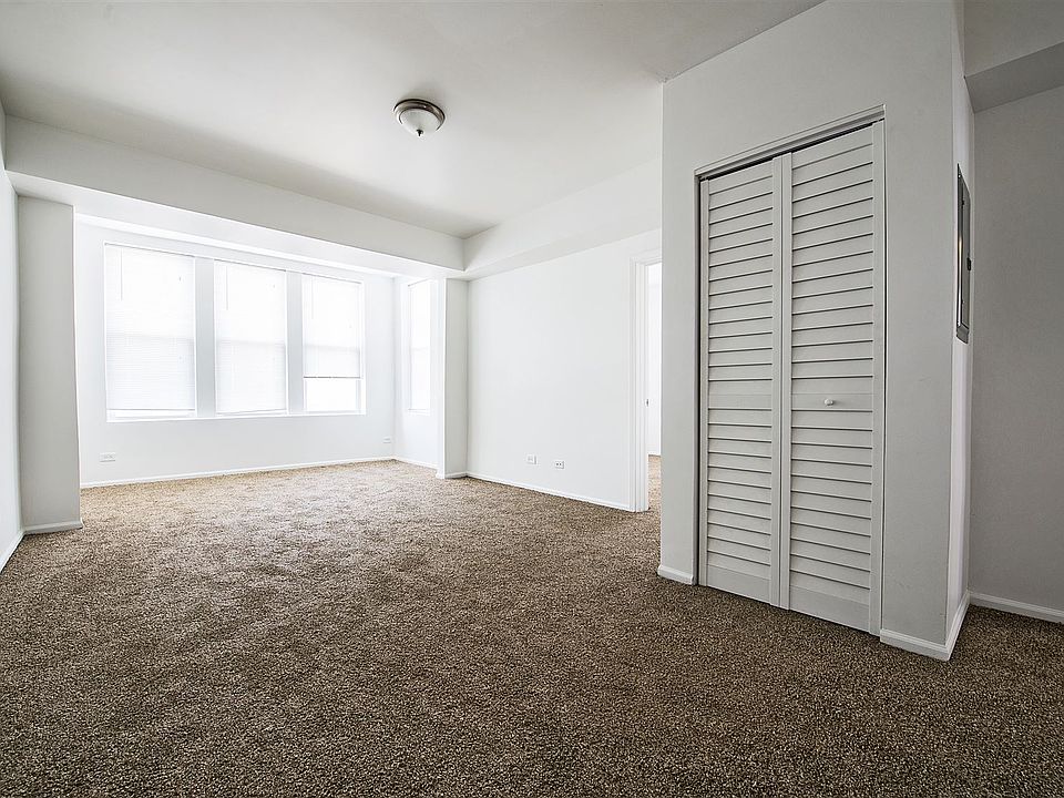 6715 S Dorchester Apartments Chicago Living Room_2
