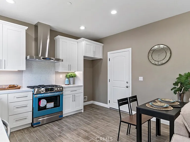 14102 Edwards — Photo 11