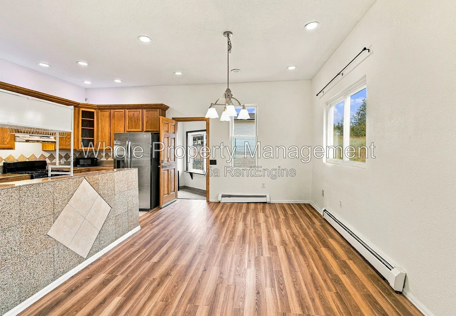 4 bed, 2.0 bath, 2400 sqft, $3,200 — Photo 3