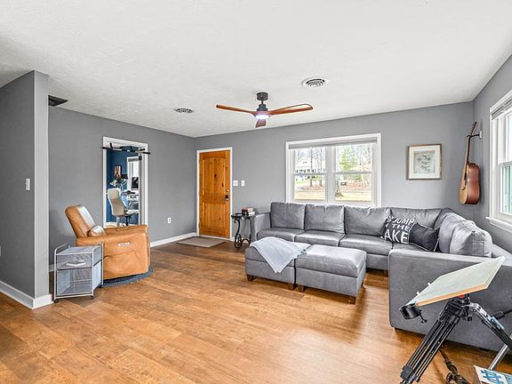 5th image of 399 Lewis Rd