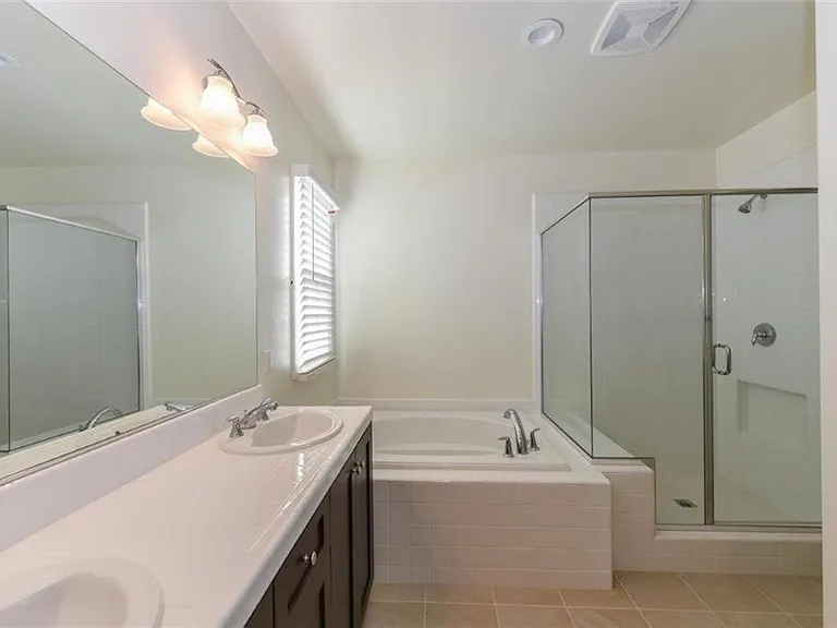 16 Torosa — Photo 8