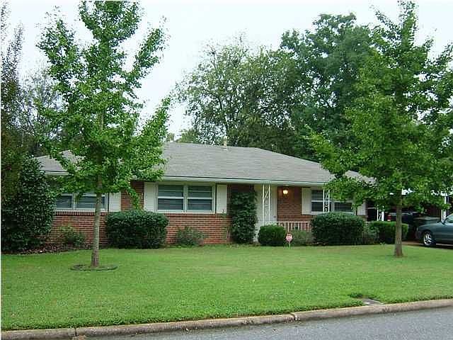 2nd image of 210 Destin St