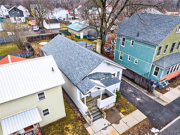 4th image of 121 2nd St