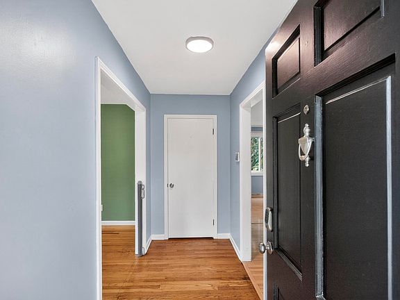 4th image of 921 Azalea Dr