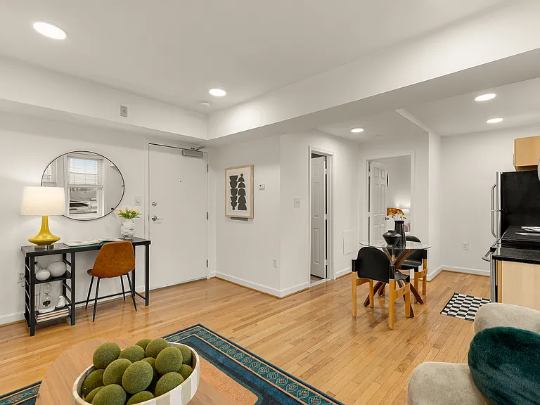 314 V St NE #204 — Photo 5