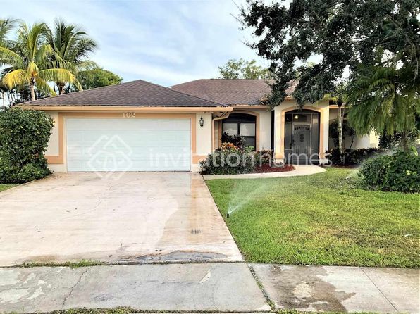 102 Royal Ct