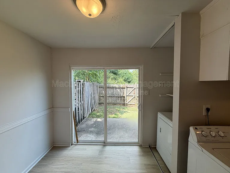 809 Denton Cir — Photo 11