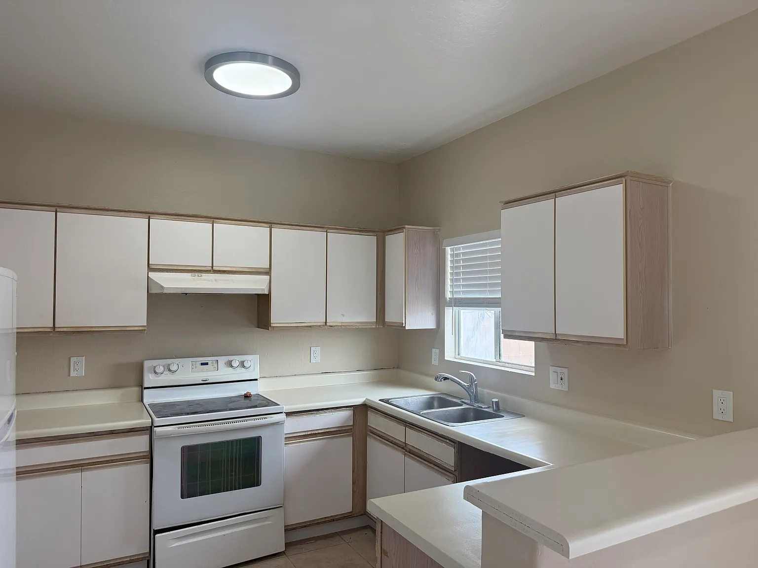 3 bed, 2.5 bath, 1250 sqft, $1,800 — Photo 4