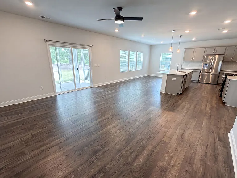 1205 Black Walnut St — Photo 3