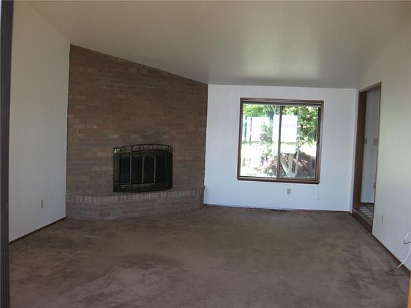 5th image of 1285 Country Club Dr