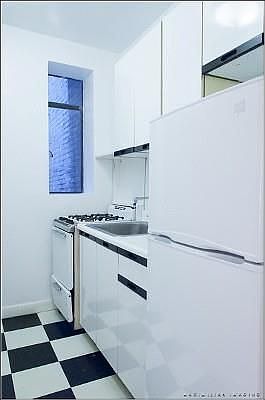 5th image of 255 W 23rd St APT 3AW