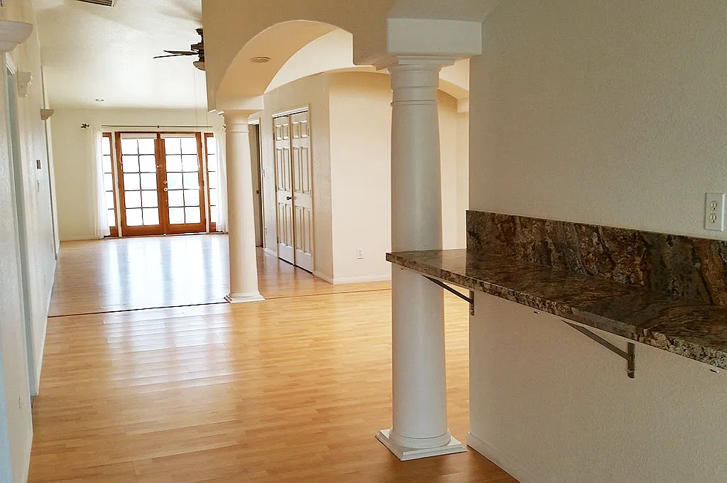 7 bed, 2600 sqft, $8,750 — Photo 3