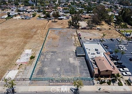 2nd image of 9491 Sierra Ave