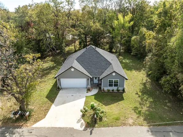 101 Reynolds St, Mulberry, AR 72947