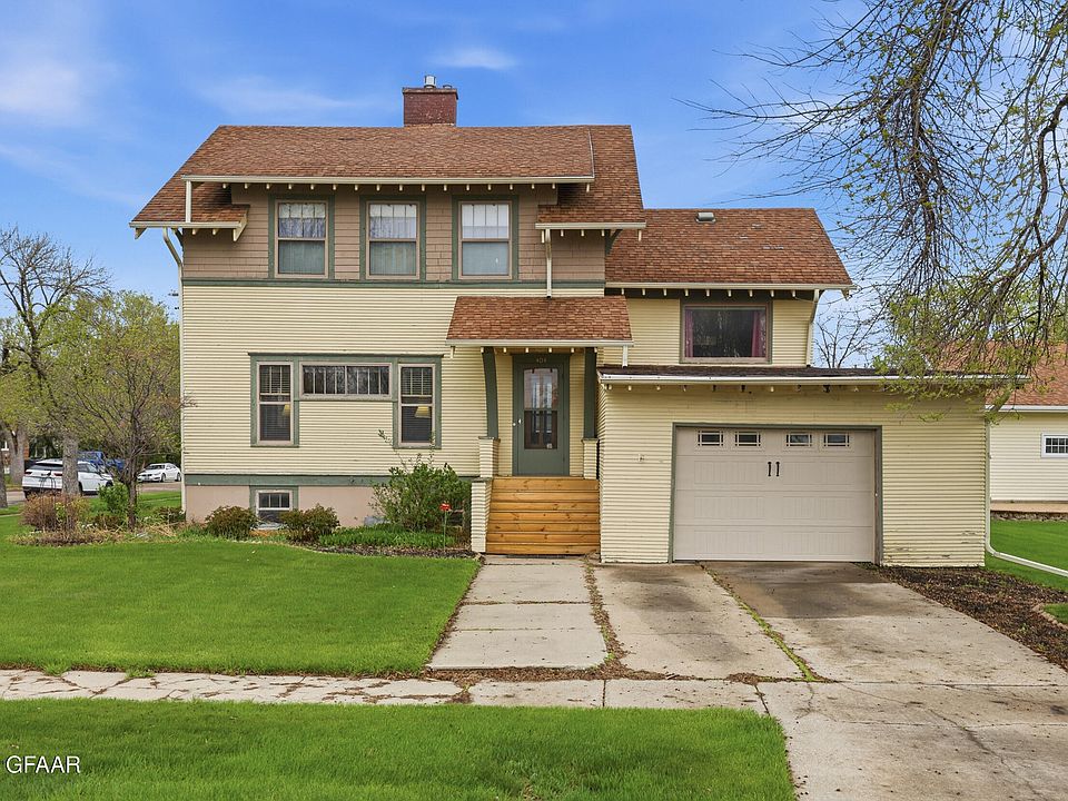 1st image of 404 2nd Ave NE