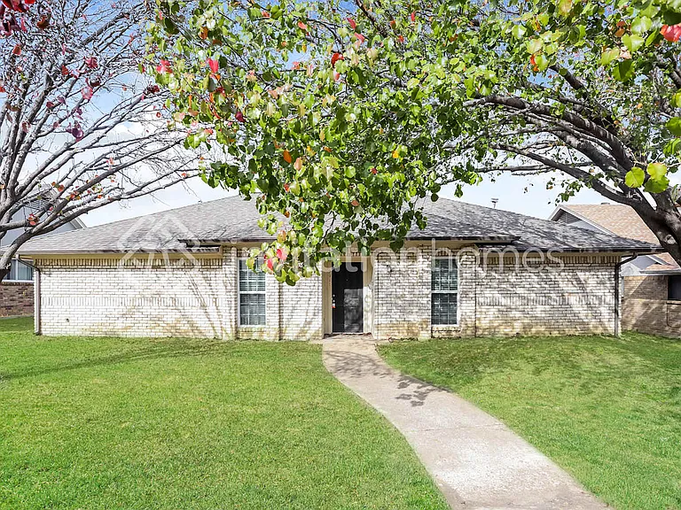 2311 Statler Dr — Photo 1
