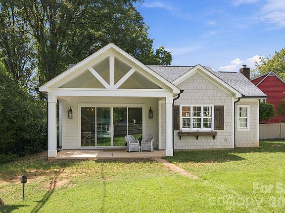 3rd image of 1901 Runnymede Ln