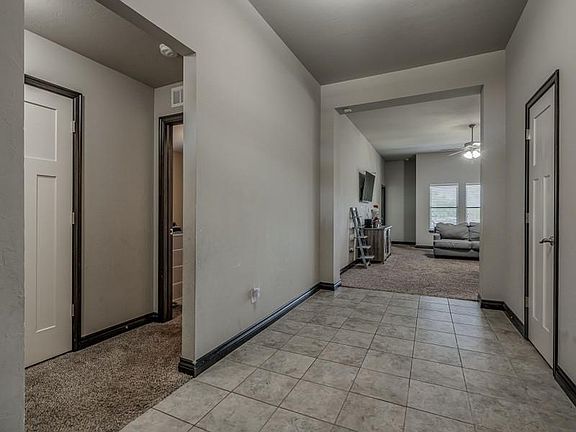 4th image of 905 Bear Mountain Dr