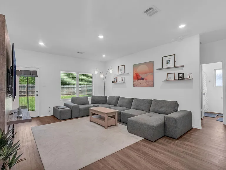 1413 Cantabria Ct — Photo 11