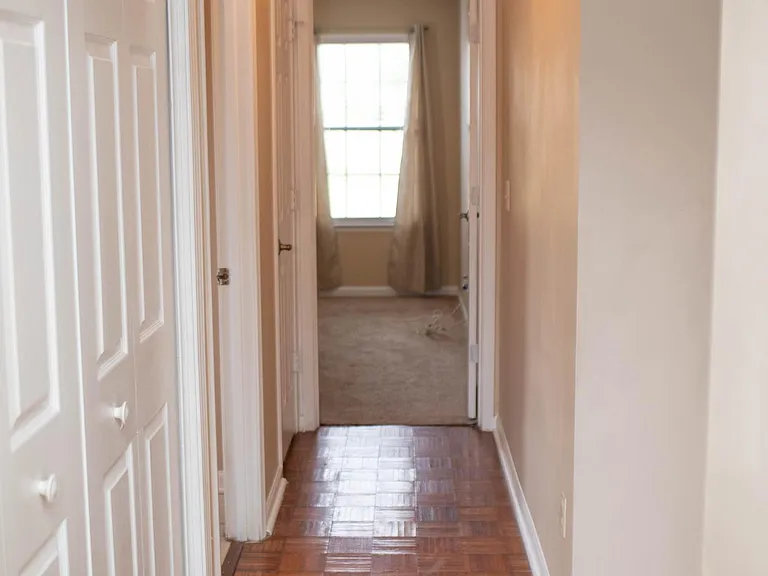 7175 Glendyne Dr N — Photo 25