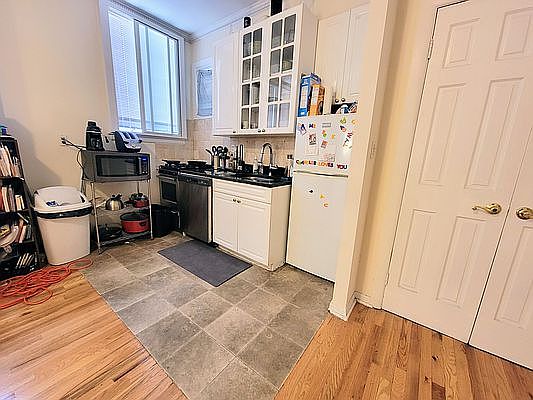 2nd image of 163 E 36th St #1X