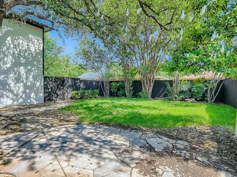 7323 Whispering Pines Dr — Photo 27