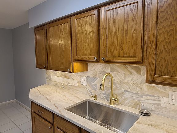 5th image of 1625 N Windsor Dr #201