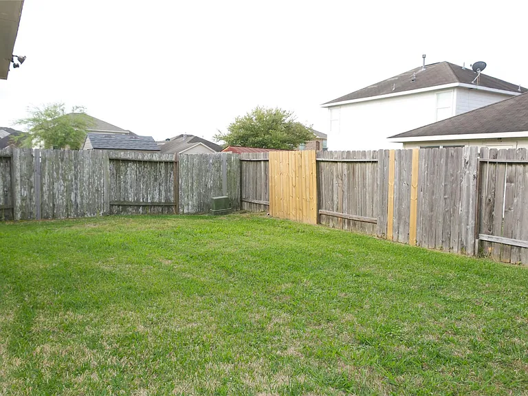 14434 Long Meadow Dr — Photo 29
