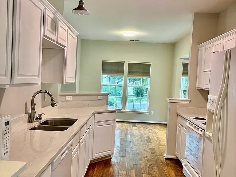 10394 Alexander Martin Ave — Photo 28