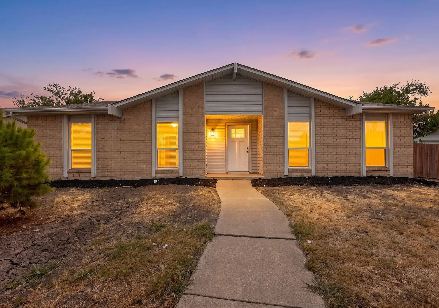 3 bed, 2.0 bath, 1711 sqft, $2,300 — Photo 1
