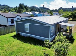 160 N 10th St, Lakeside, OR 97449