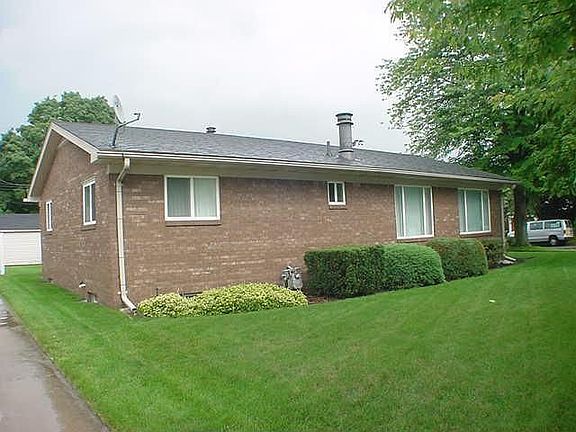 3rd image of 1398 Georgina Dr