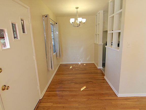 4th image of 2623 Cloverfield Blvd