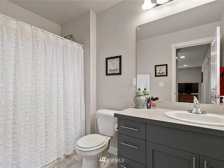 6422 Victoria Ave SE — Photo 18