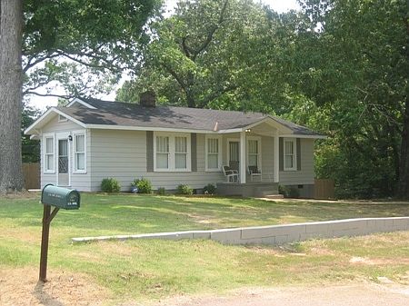 1st image of 1705 23rd Ave E