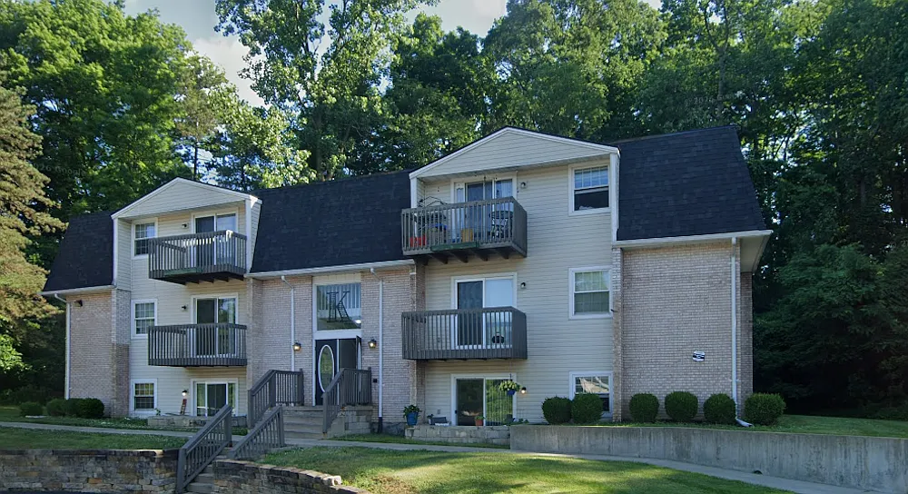 Pine Bridge Apartments — Photo 1
